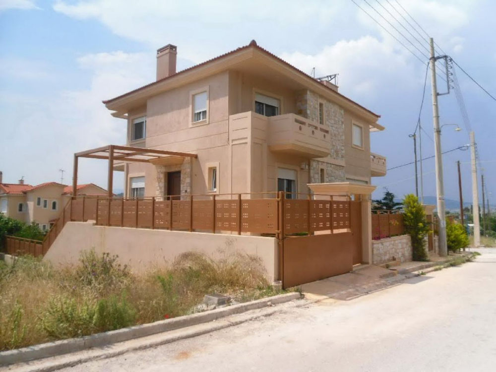 სახლი ზღვის პირას საბერძნეთში, ლაგონისში — უძრავი ქონების ყიდვა და მფლო ბელებისგან GEOLN.COM. ფოტო 1