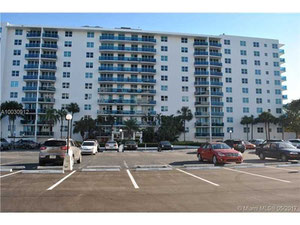 Villa in USA, Florida, North Bay Village — Find off-plan property or real estate resale directly from developers and owners GEOLN.COM. Photo 2
