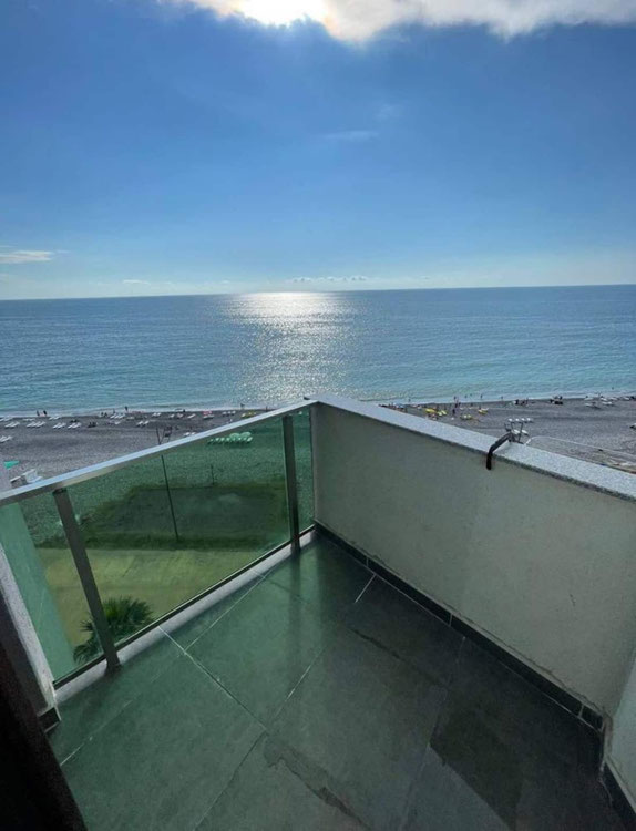 出售海边的单间公寓 — 来自开发商和业主的房地产搜索引擎 GEOLN.COM. 照片 1