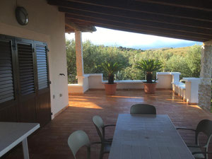 შესანიშნავი სახლი ზღვის პირველ ხაზში — უძრავი ქონების ყიდვა და მფლო ბელებისგან GEOLN.COM. ფოტო 3