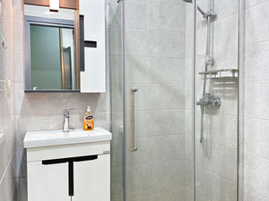 An apartment to live in one of the best buildings in Batumi, one hundred meters from the Metro City shopping center — Find off-plan property or real estate resale directly from developers and owners GEOLN.COM. Photo 16