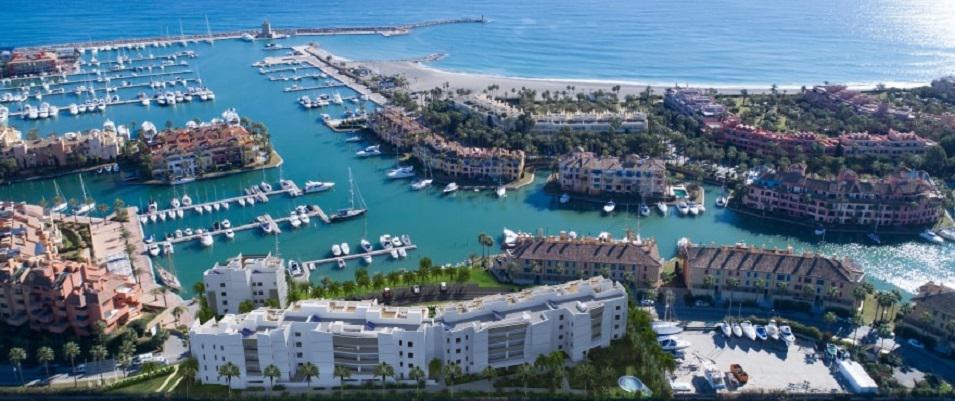 房地产在 Pier Marina Sotogrande — look at the real estate search engine GEOLN.COM. 照片 1