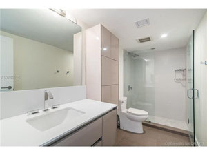 شقق في الولايات المتحدة الأمريكية ، فلوريدا ، كي بيسكاين — ابحث عن عقار قيد الإنشاء أو عقار معاد بيعه مباشرة من المطورين والملاك GEOLN.COM. صورة فوتوغرافية 14