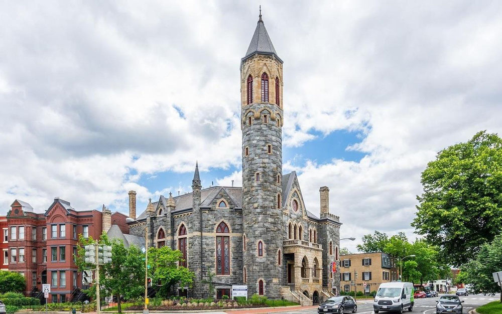 Real estate in The Bell Tower at Stanton Park — look at the real estate search engine GEOLN.COM. Photo 1