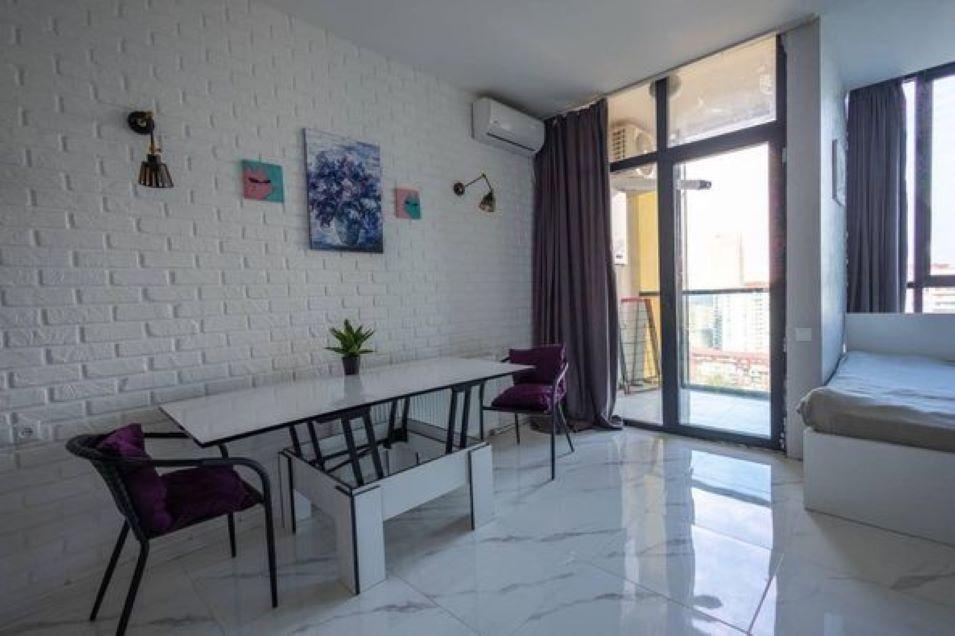 New Wave 工作室，可欣赏城市和大海的壮丽景色。 — 来自开发商和业主的房地产搜索引擎 GEOLN.COM. 照片 1