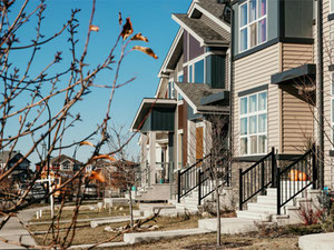 Real estate in Dolce Vita Homes at The Hills at Charlesworth — look at the real estate search engine GEOLN.COM. Photo 3