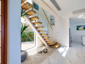 Велика 5-кімнатна вілла з басейном та видом на море в житловому комплексі на схилі — Пошуковик нерухомості від забудовників і власників GEOLN.COM. Фото 38