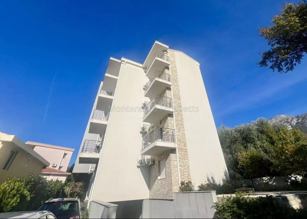 Montenegro. Muy espacioso apartamento de 98m2 con garaje en Bečići — Encuentre propiedades fuera del plan o reventa de bienes inmuebles directamente de desarrolladores y propietarios GEOLN.COM. Foto 1