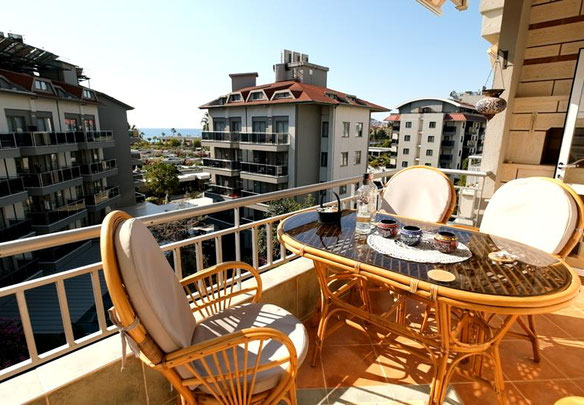 იყიდება 2 ოთახიანი ბინა