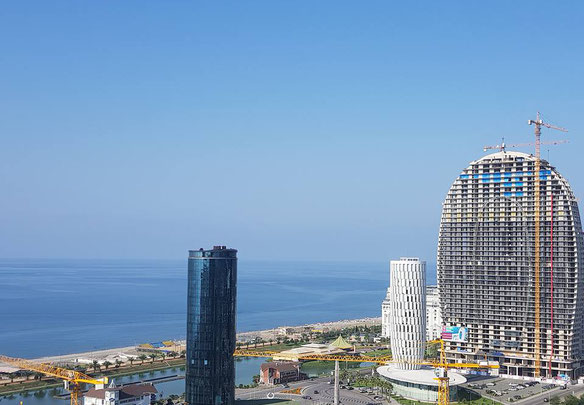 Apartment in a new building near the sea