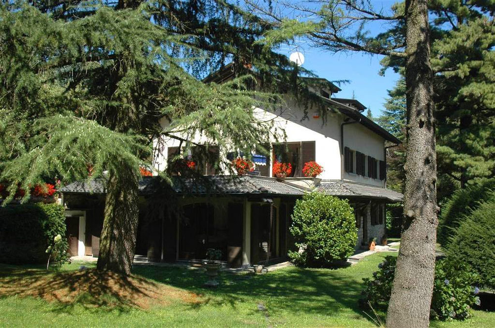 Villa en Italia, Piamonte, Stresa — Encuentre propiedades fuera del plan o reventa de bienes inmuebles directamente de desarrolladores y propietarios GEOLN.COM. Foto 1