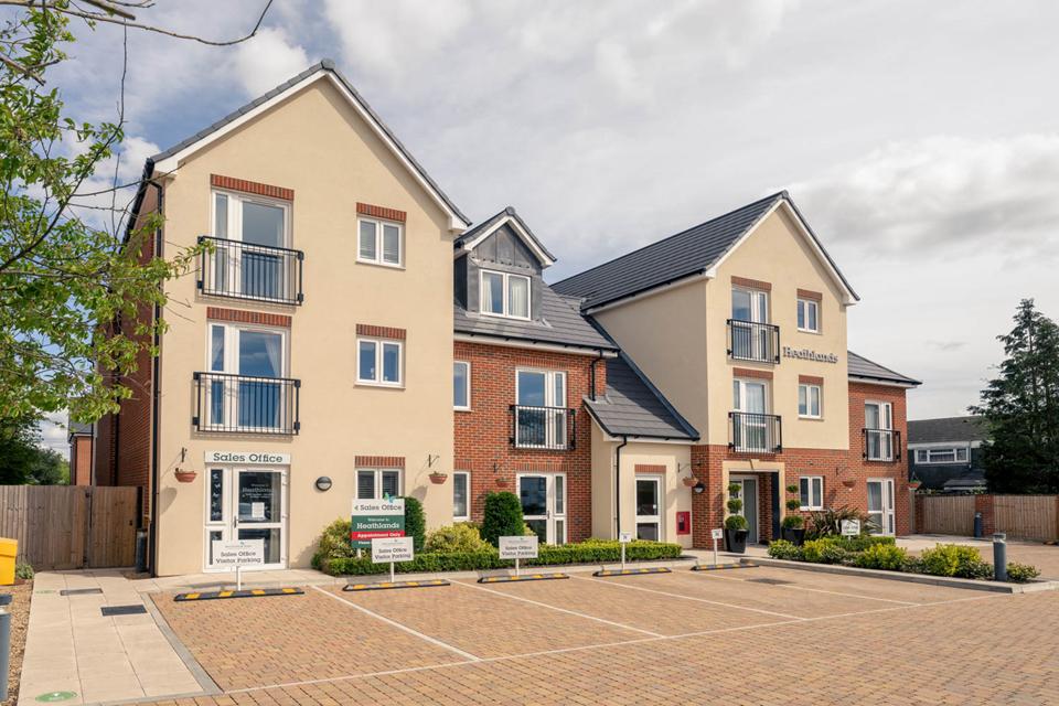 房地产在 Heathlands — look at the real estate search engine GEOLN.COM. 照片 1