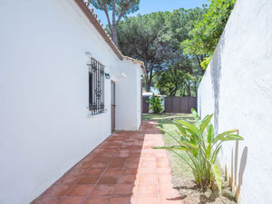 Villa 3 bedrooms 170 m² in Elviria, Spain — Find off-plan property or real estate resale directly from developers and owners GEOLN.COM. Photo 8