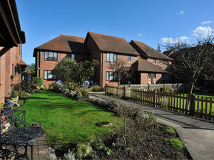 房地产在 Riverside Court — look at the real estate search engine GEOLN.COM. 照片 2