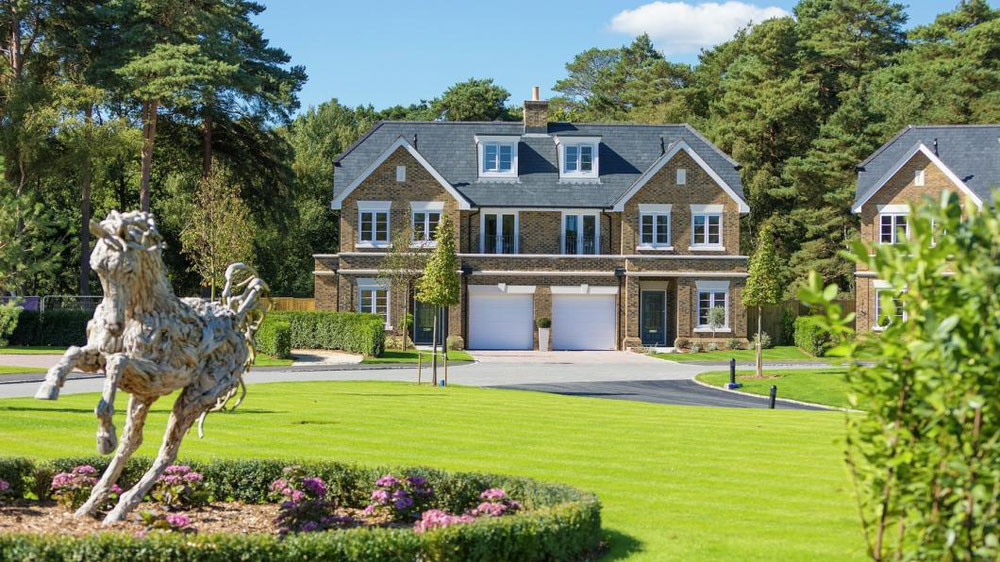 Real estate in Kingswood Houses — look at the real estate search engine GEOLN.COM. Photo 1