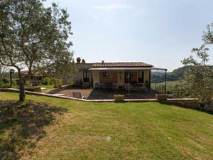 منزل قروي في إيطاليا ، توسكانا ، سان جيميجنانو — ابحث عن عقار قيد الإنشاء أو عقار معاد بيعه مباشرة من المطورين والملاك GEOLN.COM. صورة فوتوغرافية 7