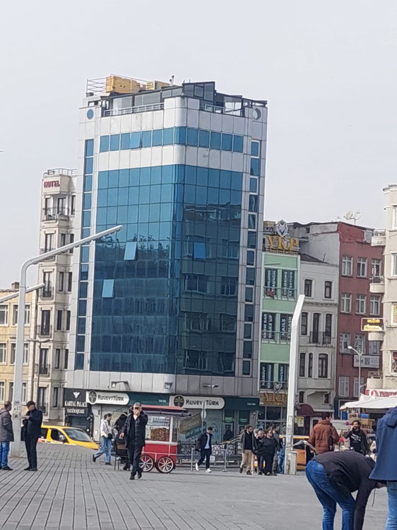 60 ODALI , YÜKSEK KARLI, 3 YILDIZ SATILIK OTEL — Поисковик недвижимости от застройщиков и собственников GEOLN.COM. Фото 1