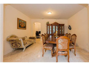 Casa en Estados Unidos, Florida, Doral — Encuentre propiedades fuera del plan o reventa de bienes inmuebles directamente de desarrolladores y propietarios GEOLN.COM. Foto 9