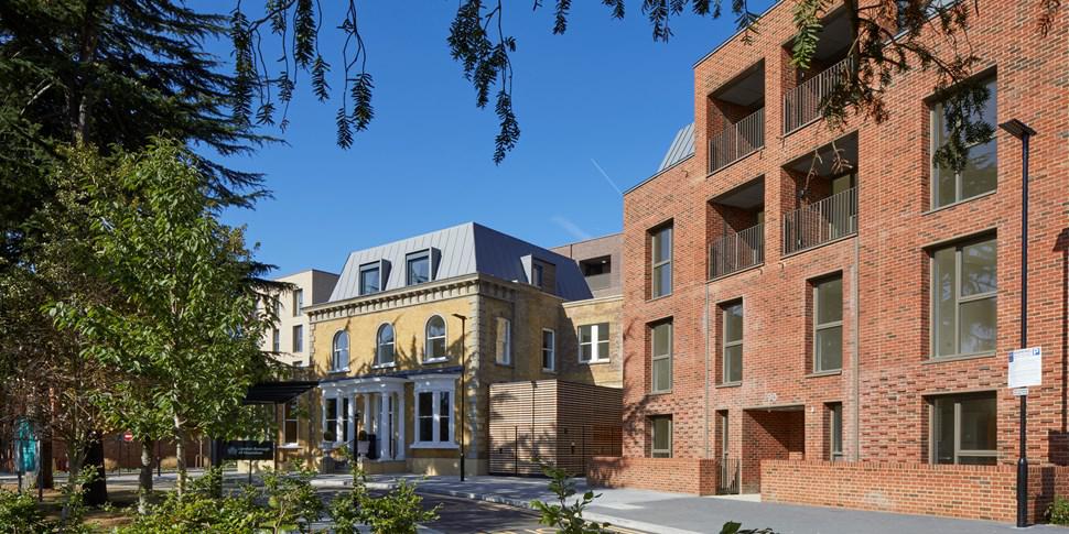 Real estate in The Staging Post — look at the real estate search engine GEOLN.COM. Photo 1