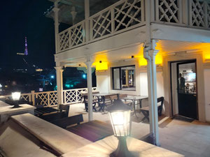 Objeto comercial con potencial hotelero y de restaurante en el centro de Tbilisi — Encuentre propiedades fuera del plan o reventa de bienes inmuebles directamente de desarrolladores y propietarios GEOLN.COM. Foto 10