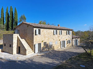 山上的房子，意大利的森林里，锡耶纳 — 来自开发商和业主的房地产搜索引擎 GEOLN.COM. 照片 2