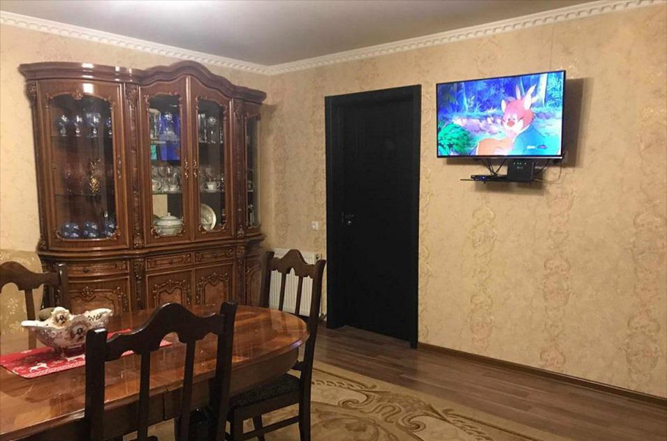 4 غرف شقة في ديدوبي. شراء شقة في تبليسي ، ديدوبي — ابحث عن عقار قيد الإنشاء أو عقار معاد بيعه مباشرة من المطورين والملاك GEOLN.COM. صورة فوتوغرافية 1