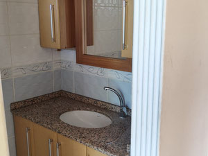 A 400 m de la carretera Pamukkale – Villa independiente de 3 plantas 6+1 – ¡Adecuada para familias numerosas y como inversión! — Encuentre propiedades fuera del plan o reventa de bienes inmuebles directamente de desarrolladores y propietarios GEOLN.COM. Foto 13