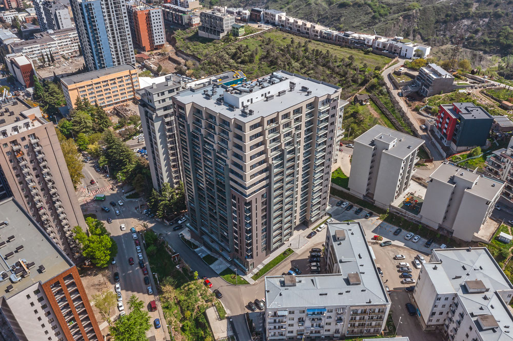 房地产在 Anna Politkovskaia St, 34 — look at the real estate search engine GEOLN.COM. 照片 1