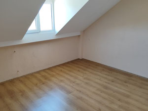 A 400 m de la carretera Pamukkale – Villa independiente de 3 plantas 6+1 – ¡Adecuada para familias numerosas y como inversión! — Encuentre propiedades fuera del plan o reventa de bienes inmuebles directamente de desarrolladores y propietarios GEOLN.COM. Foto 6