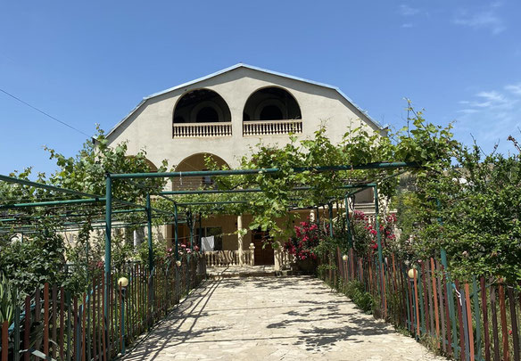 Будинок по вул. Фіросмані 24