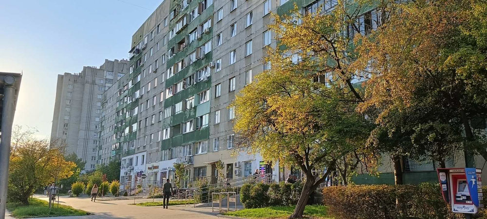 Venta de apartamento de 3 habitaciones en el distrito Sykhiv de Lviv, st. Sykhivska, 28 — Encuentre propiedades fuera del plan o reventa de bienes inmuebles directamente de desarrolladores y propietarios GEOLN.COM. Foto 1