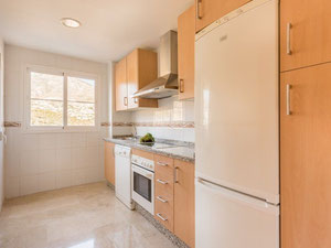 公寓在山上，在郊区，在西班牙，安达卢西亚，贝纳尔马德纳的海边 — 来自开发商和业主的房地产搜索引擎 GEOLN.COM. 照片 5