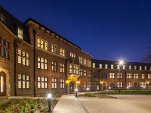 房地产在 Crescent House — look at the real estate search engine GEOLN.COM. 照片 2