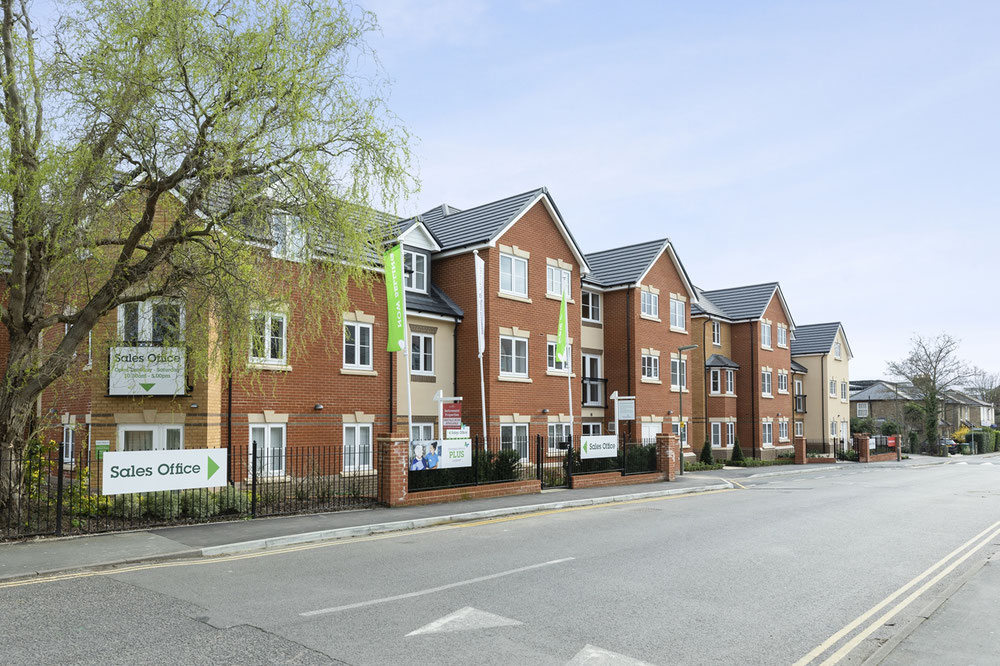 Real estate in Edward Place — look at the real estate search engine GEOLN.COM. Photo 1