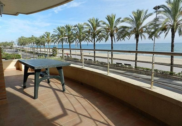 ბინა ზღვის პირას ესპანეთში, კატალონიაში, პუიგმოლტოში