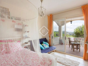 山中的别墅，在西班牙，加泰罗尼亚，锡切斯的海边 — 来自开发商和业主的房地产搜索引擎 GEOLN.COM. 照片 7