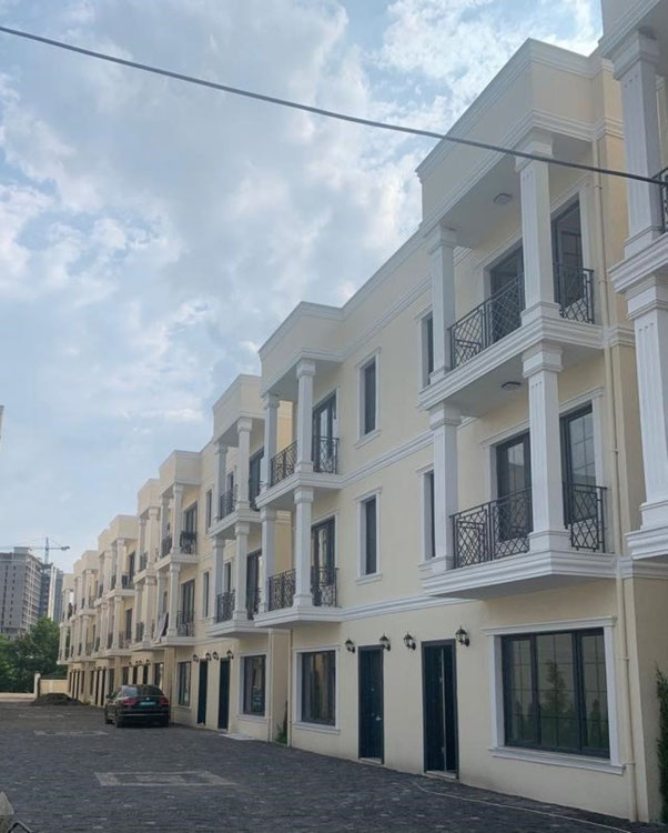 巴统联排别墅 — 来自开发商和业主的房地产搜索引擎 GEOLN.COM. 照片 1