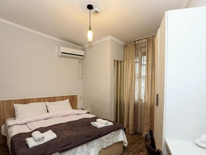 6 ოთახიანი სასტუმრო მთაწმინდაზე. უძრავი ქონება თბილისში შუამავლების გარეშე — უძრავი ქონების ყიდვა და მფლო ბელებისგან GEOLN.COM. ფოტო 4