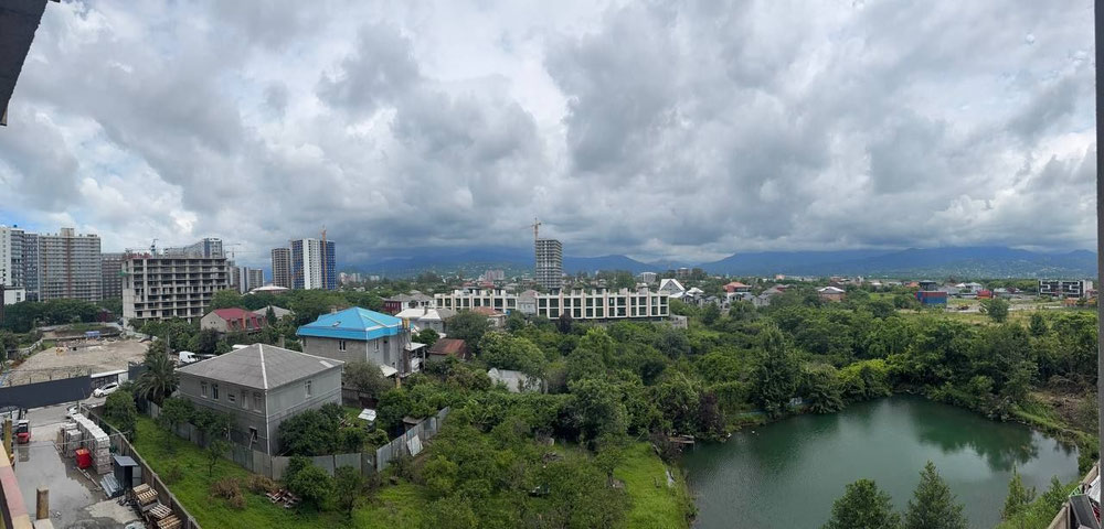 dağ manzaralı stüdyo, güneşli taraf. iskelet — Sahiplerden yada inşaatcilardan mülkiyet arama GEOLN.COM. Fotoğraf 1