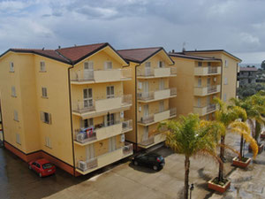 Apartamentos junto al mar en Italia, Calabria, Caulonia — Encuentre propiedades fuera del plan o reventa de bienes inmuebles directamente de desarrolladores y propietarios GEOLN.COM. Foto 2