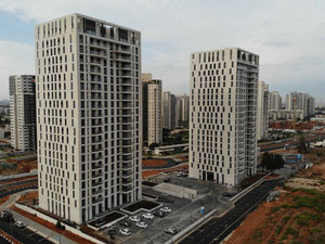 房地产在 Dunitz in the Gardens of Hope - through the valley — look at the real estate search engine GEOLN.COM. 照片 3