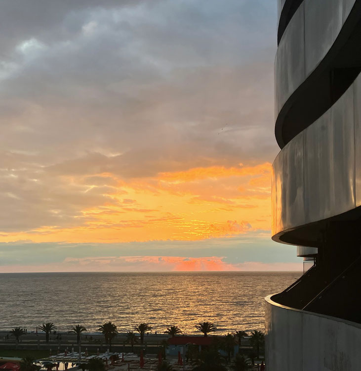 明亮的海景公寓 — 来自开发商和业主的房地产搜索引擎 GEOLN.COM. 照片 1