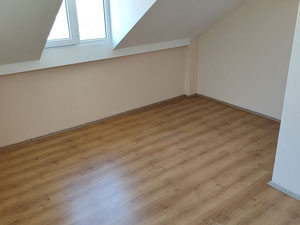 A 400 m de la carretera Pamukkale – Villa independiente de 3 plantas 6+1 – ¡Adecuada para familias numerosas y como inversión! — Encuentre propiedades fuera del plan o reventa de bienes inmuebles directamente de desarrolladores y propietarios GEOLN.COM. Foto 4