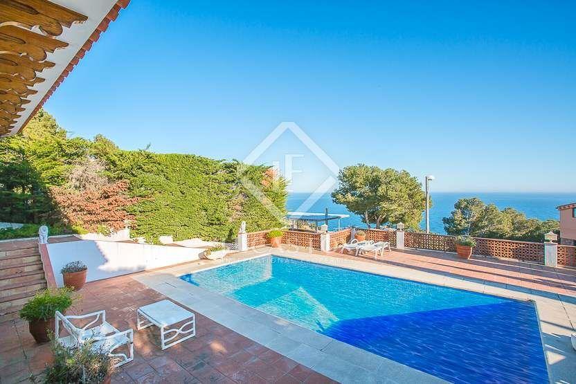 西班牙、加泰罗尼亚、塔马留的海边别墅 — 来自开发商和业主的房地产搜索引擎 GEOLN.COM. 照片 1