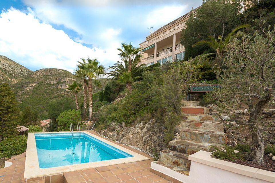 Villa in Spanien, Katalonien, Castelldefels — Immobilien-Suchservice von Bauträgern und Eigentümern GEOLN.COM. Foto 1