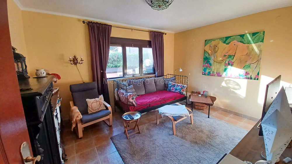 黑山。巴尔市区内的单层房屋，带花园和停车场 — 来自开发商和业主的房地产搜索引擎 GEOLN.COM. 照片 1