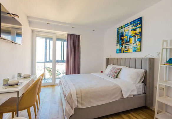 Studio w Alliance Palace, Alliance Palace