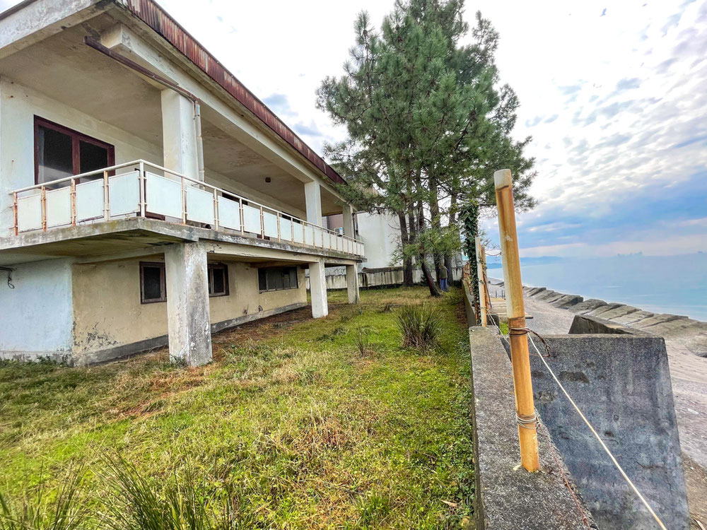 Chakvi 的豪华别墅，可私人通往大海 — 来自开发商和业主的房地产搜索引擎 GEOLN.COM. 照片 1