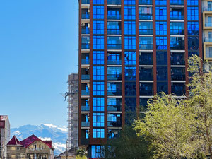 An apartment to live in one of the best buildings in Batumi, one hundred meters from the Metro City shopping center — Find off-plan property or real estate resale directly from developers and owners GEOLN.COM. Photo 2