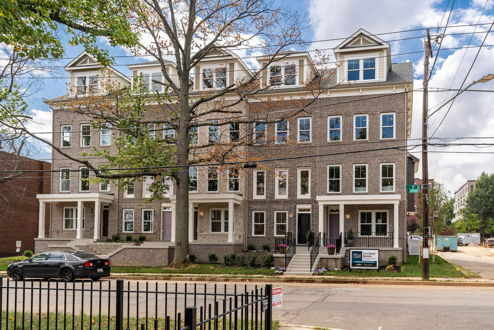 Real estate in Portrait Square at Brookland — look at the real estate search engine GEOLN.COM. Photo 1